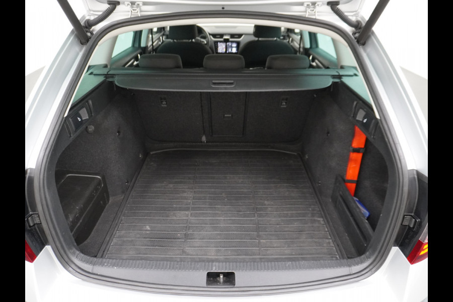 Škoda Octavia Combi 1.5T-150PK AUT-7 Navi Apple Carplay Android 17" Ecc Stoelverwarming Voorruitverwarming DAB PDC Business Edition Plus Keyless Regen-Lichtsensor Bluetooth Led Wifi Greentech 1500kg trekgewicht EURO6