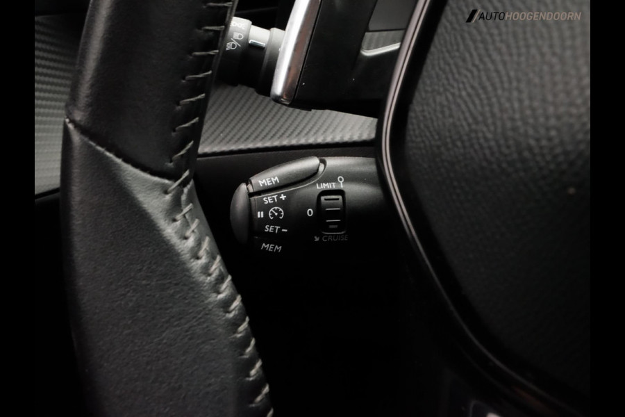 Peugeot 208 1.2 PureTech Allure (APPLE CARPLAY,LED,DIGITAAL DISPLAY,GROOT NAVI,SPORTSTOELEN,CAMERA,CLIMATE,CRUISE,LM-VELGEN)