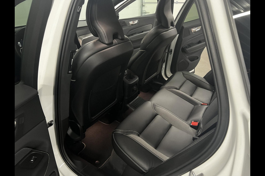 Volvo XC60 2.0 T6 Plug-in hybrid AWD R-Design Trekhaak | Open dak | Harman/Kardon | Adapt. Cruise c. | Stoel-/Stuurverwarming