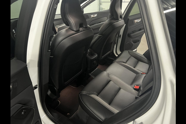 Volvo XC60 2.0 T6 Plug-in hybrid AWD R-Design Trekhaak | Open dak | Harman/Kardon | Adapt. Cruise c. | Stoel-/Stuurverwarming