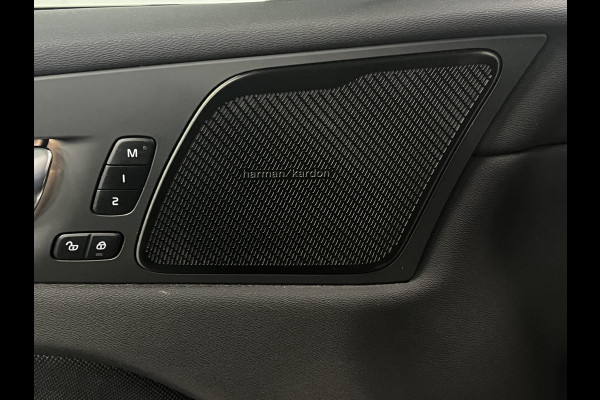 Volvo XC60 2.0 T6 Plug-in hybrid AWD R-Design Trekhaak | Open dak | Harman/Kardon | Adapt. Cruise c. | Stoel-/Stuurverwarming