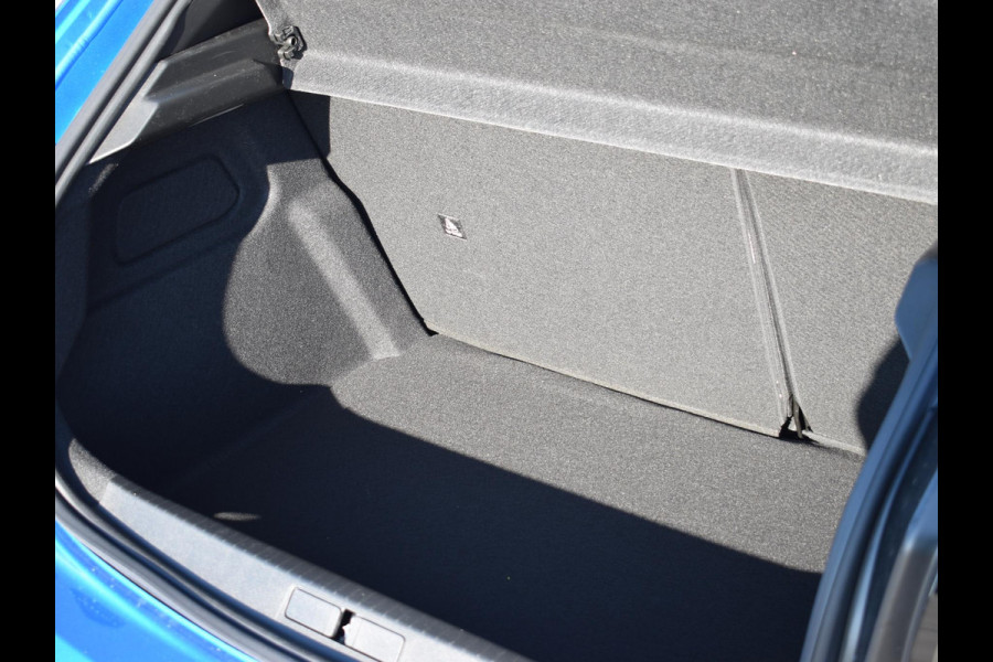 Peugeot 208 1.2 Hybrid 110 e-DCS6 GT ALCANTARA STOELBEKLEDING | ACHTERUITRIJCAMERA MET SENSOREN | NAVIGATIE | CARLAY | E.C.C. | UIT VOORRAAD LEVERBAAR