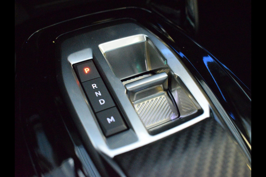 Peugeot 208 1.2 Hybrid 110 e-DCS6 GT ALCANTARA STOELBEKLEDING | ACHTERUITRIJCAMERA MET SENSOREN | NAVIGATIE | CARLAY | E.C.C. | UIT VOORRAAD LEVERBAAR