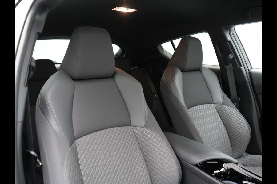 Toyota C-HR 2.0 Hybrid Style 184pk Dealer O.H. | Half Lederen Sportstoelen | Navigatie | Apple Carplay | Camera | DAB | LED Koplampen | Parkeersensoren | Stoel & Stuurverwarming | Cruise Control |