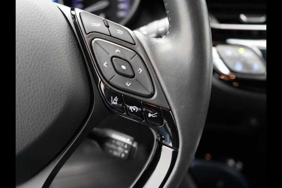 Toyota C-HR 2.0 Hybrid Style 184pk Dealer O.H. | Half Lederen Sportstoelen | Navigatie | Apple Carplay | Camera | DAB | LED Koplampen | Parkeersensoren | Stoel & Stuurverwarming | Cruise Control |