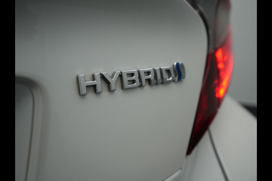 Toyota C-HR 2.0 Hybrid Style 184pk Dealer O.H. | Half Lederen Sportstoelen | Navigatie | Apple Carplay | Camera | DAB | LED Koplampen | Parkeersensoren | Stoel & Stuurverwarming | Cruise Control |