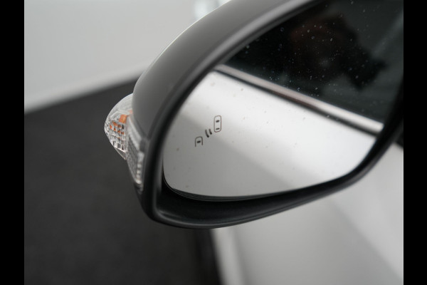 Toyota C-HR 2.0 Hybrid Style 184pk Dealer O.H. | Half Lederen Sportstoelen | Navigatie | Apple Carplay | Camera | DAB | LED Koplampen | Parkeersensoren | Stoel & Stuurverwarming | Cruise Control |