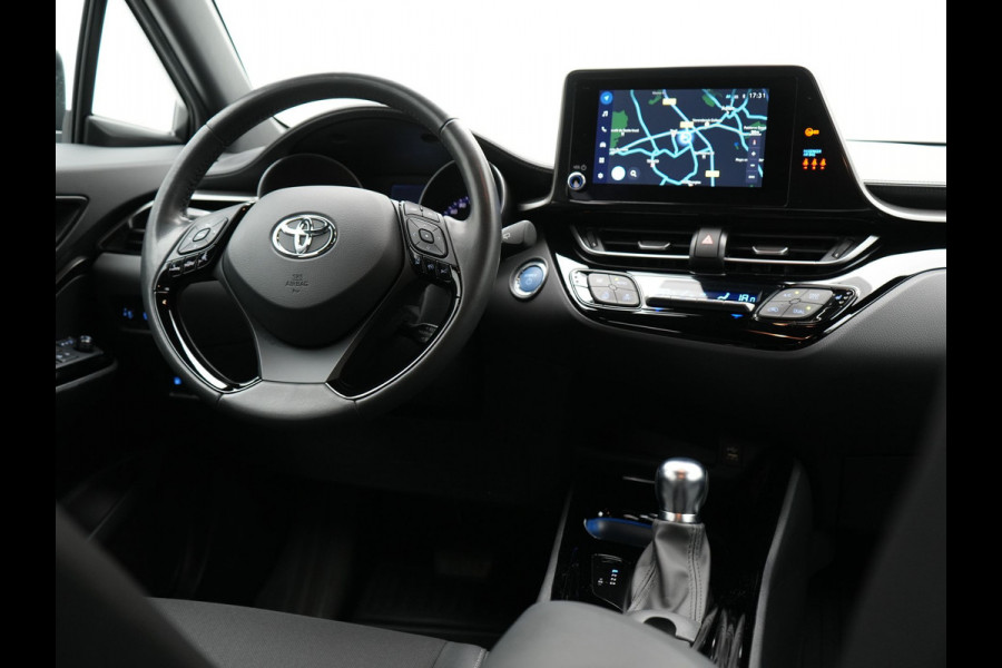 Toyota C-HR 2.0 Hybrid Style 184pk Dealer O.H. | Half Lederen Sportstoelen | Navigatie | Apple Carplay | Camera | DAB | LED Koplampen | Parkeersensoren | Stoel & Stuurverwarming | Cruise Control |