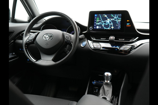 Toyota C-HR 2.0 Hybrid Style 184pk Dealer O.H. | Half Lederen Sportstoelen | Navigatie | Apple Carplay | Camera | DAB | LED Koplampen | Parkeersensoren | Stoel & Stuurverwarming | Cruise Control |