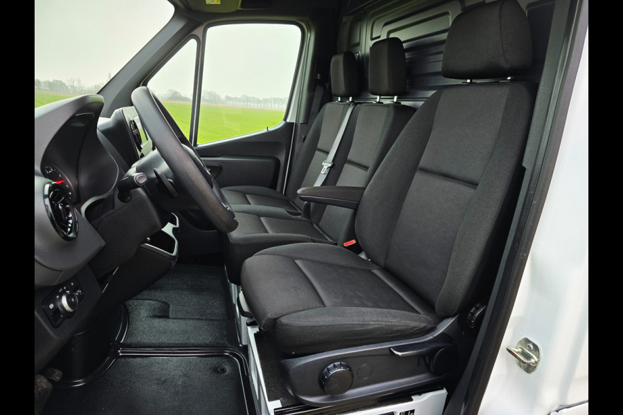 Mercedes-Benz Sprinter 317 1.9 CDI L2 H2 RWD - 170 Pk - Euro 6 - AUTOMAAT - MBUX - ParkeerCamera - StoelVerwarming