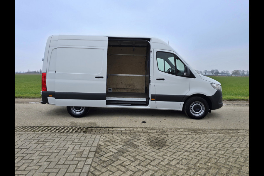 Mercedes-Benz Sprinter 317 1.9 CDI L2 H2 RWD - 170 Pk - Euro 6 - AUTOMAAT - MBUX - ParkeerCamera - StoelVerwarming