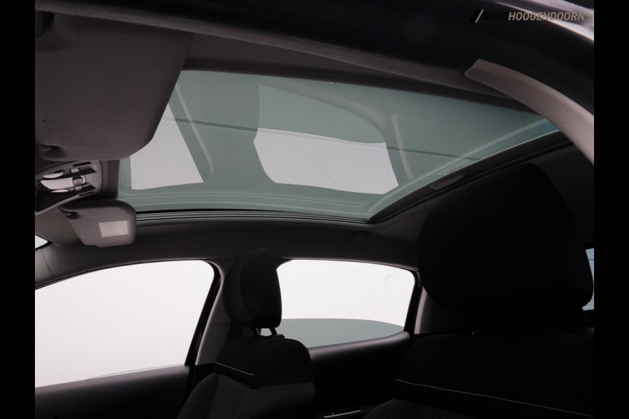 Citroën C3 1.2 PureTech Shine (AUTOMAAT,APPLE CARPLAY,NAVIGATIE,PANORAMA,KEYLESS,CLIMATE,CRUISE,TREKHAAK,TOPCONDITIE)
