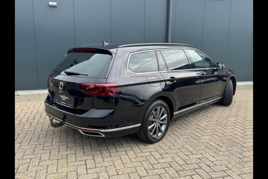 Volkswagen Passat Variant * Trekhaak * Leer * IQ light * Sideassist * Stoelverwarming *