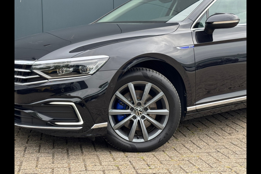 Volkswagen Passat Variant * Trekhaak * Leer * IQ light * Sideassist * Stoelverwarming *