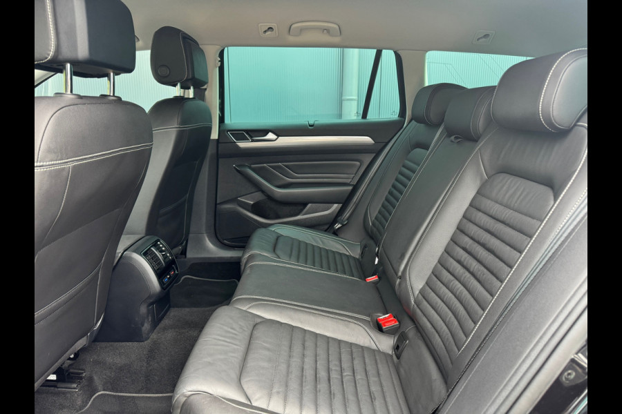 Volkswagen Passat Variant * Trekhaak * Leer * IQ light * Sideassist * Stoelverwarming *