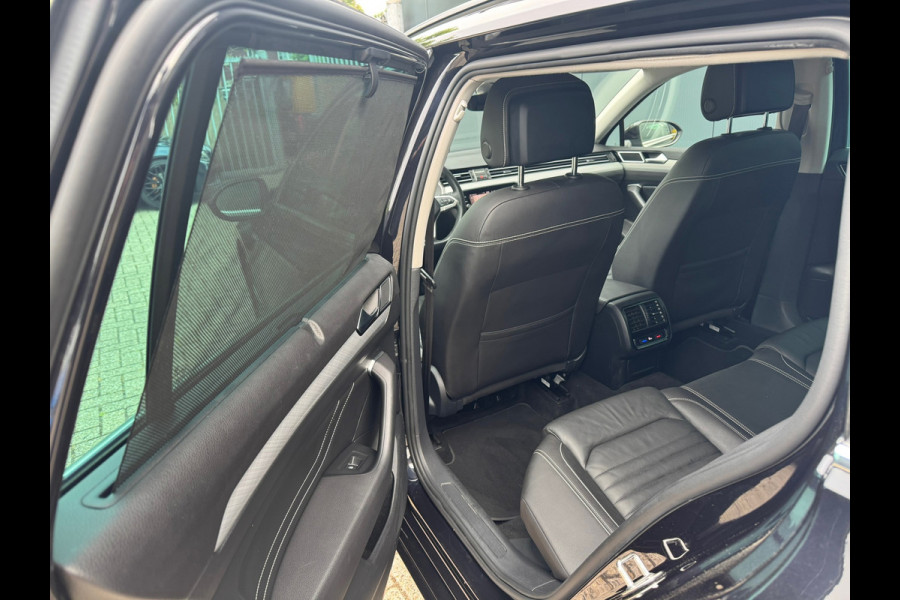 Volkswagen Passat Variant * Trekhaak * Leer * IQ light * Sideassist * Stoelverwarming *