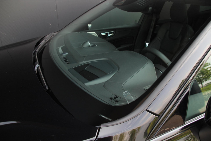 Volvo XC60 2.0 Recharge T8 AWD R-Design | Massage | Pano | Luchtvering | B&W