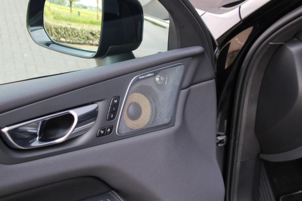 Volvo XC60 2.0 Recharge T8 AWD R-Design | Massage | Pano | Luchtvering | B&W