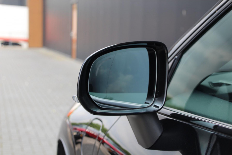 Volvo XC60 2.0 Recharge T8 AWD R-Design | Massage | Pano | Luchtvering | B&W