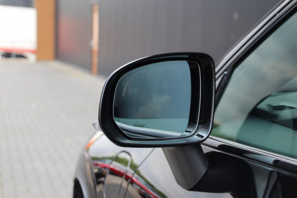 Volvo XC60 2.0 Recharge T8 AWD R-Design | Massage | Pano | Luchtvering | B&W