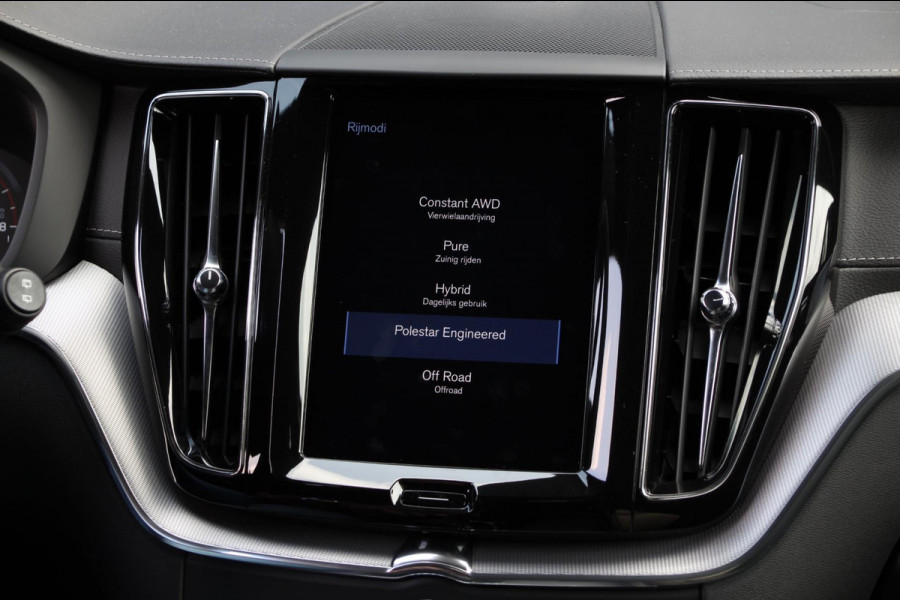 Volvo XC60 2.0 Recharge T8 AWD R-Design | Massage | Pano | Luchtvering | B&W