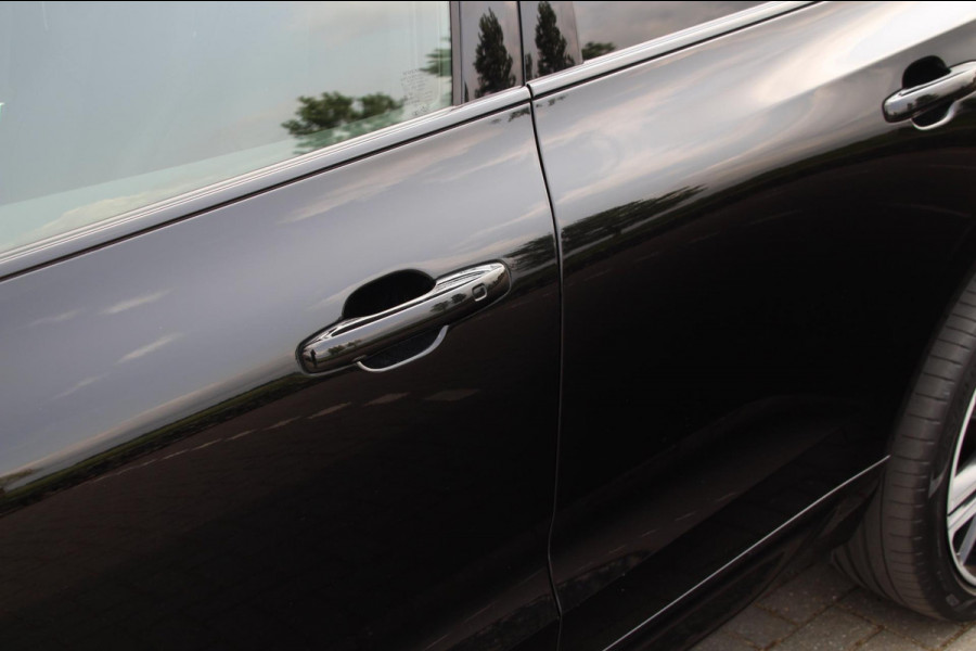 Volvo XC60 2.0 Recharge T8 AWD R-Design | Massage | Pano | Luchtvering | B&W