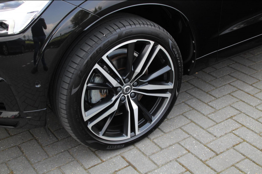 Volvo XC60 2.0 Recharge T8 AWD R-Design | Massage | Pano | Luchtvering | B&W