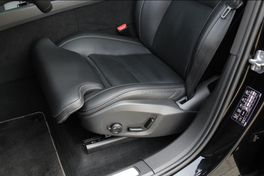 Volvo XC60 2.0 Recharge T8 AWD R-Design | Massage | Pano | Luchtvering | B&W