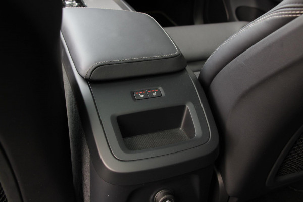 Volvo XC60 2.0 Recharge T8 AWD R-Design | Massage | Pano | Luchtvering | B&W