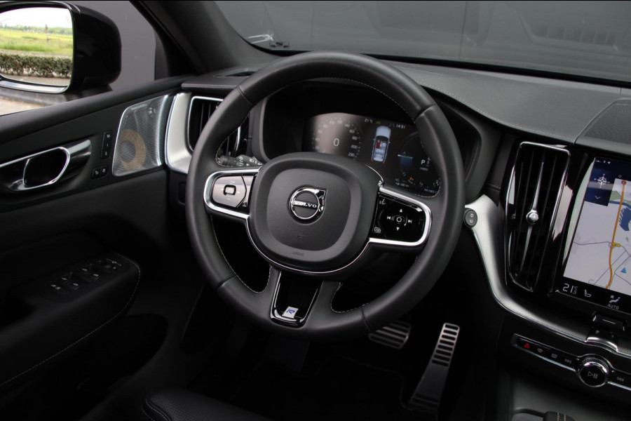 Volvo XC60 2.0 Recharge T8 AWD R-Design | Massage | Pano | Luchtvering | B&W