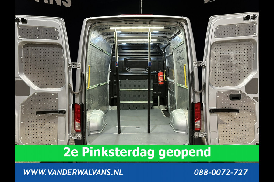 Volkswagen Crafter 2.0 TDI 140 pk L3H3 L2H2 Euro6 # Airco | 3000kg Trekvermogen | Cruisecontrol | Parkeersensoren Bijrijdersbank, verwarmde voorruit, multimedia voorbereiding, zilver