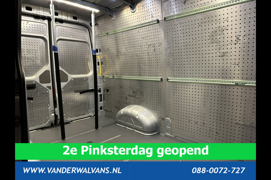 Volkswagen Crafter 2.0 TDI 140 pk L3H3 L2H2 Euro6 # Airco | 3000kg Trekvermogen | Cruisecontrol | Parkeersensoren Bijrijdersbank, verwarmde voorruit, multimedia voorbereiding, zilver