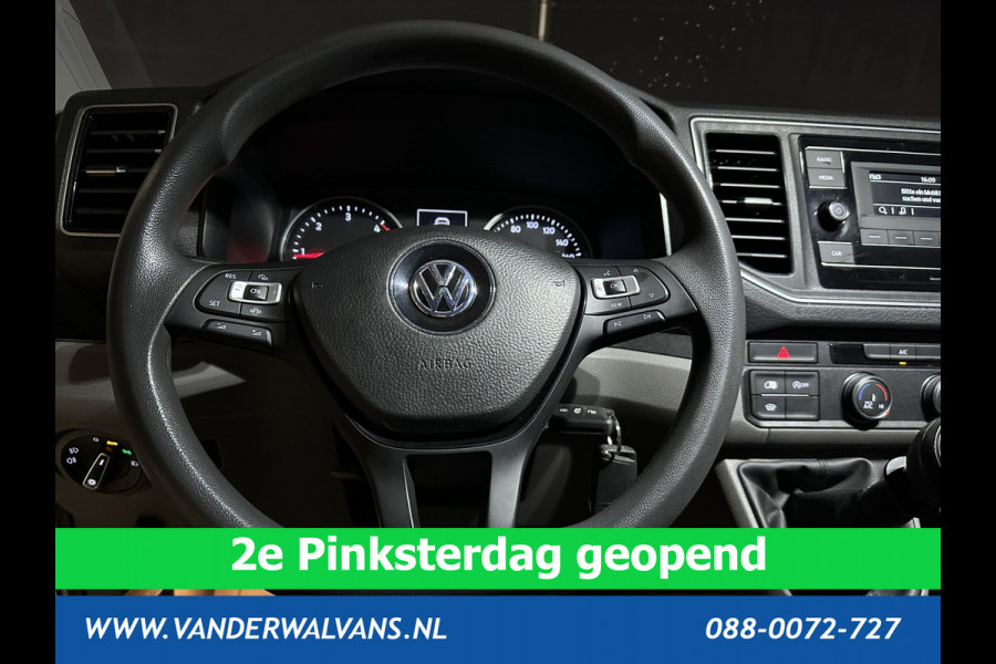 Volkswagen Crafter 2.0 TDI 140 pk L3H3 L2H2 Euro6 # Airco | 3000kg Trekvermogen | Cruisecontrol | Parkeersensoren Bijrijdersbank, verwarmde voorruit, multimedia voorbereiding, zilver