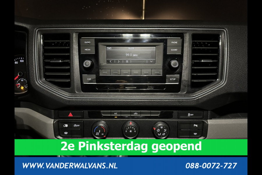 Volkswagen Crafter 2.0 TDI 140 pk L3H3 L2H2 Euro6 # Airco | 3000kg Trekvermogen | Cruisecontrol | Parkeersensoren Bijrijdersbank, verwarmde voorruit, multimedia voorbereiding, zilver