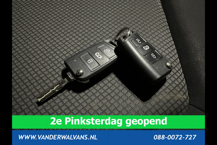 Volkswagen Crafter 2.0 TDI 140 pk L3H3 L2H2 Euro6 # Airco | 3000kg Trekvermogen | Cruisecontrol | Parkeersensoren Bijrijdersbank, verwarmde voorruit, multimedia voorbereiding, zilver