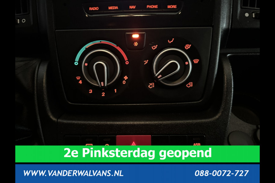 Peugeot Boxer 2.2 BlueHDi 140pk L2H2 Euro6 Airco | Camera | Navigatie | 2500kg Trekhaak Cruisecontrol, Parkeersensoren, Bijrijdersbank