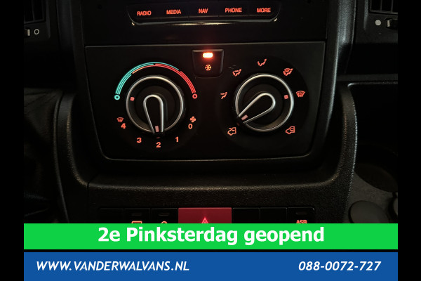 Peugeot Boxer 2.2 BlueHDi 140pk L2H2 Euro6 Airco | Camera | Navigatie | 2500kg Trekhaak Cruisecontrol, Parkeersensoren, Bijrijdersbank