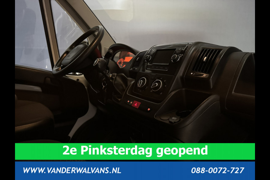 Peugeot Boxer 2.2 BlueHDi 140pk L2H2 Euro6 Airco | Camera | Navigatie | 2500kg Trekhaak Cruisecontrol, Parkeersensoren, Bijrijdersbank