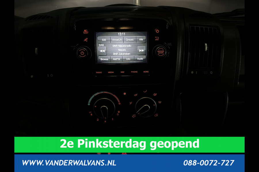 Peugeot Boxer 2.2 BlueHDi 140pk L2H2 Euro6 Airco | Camera | Navigatie | 2500kg Trekhaak Cruisecontrol, Parkeersensoren, Bijrijdersbank