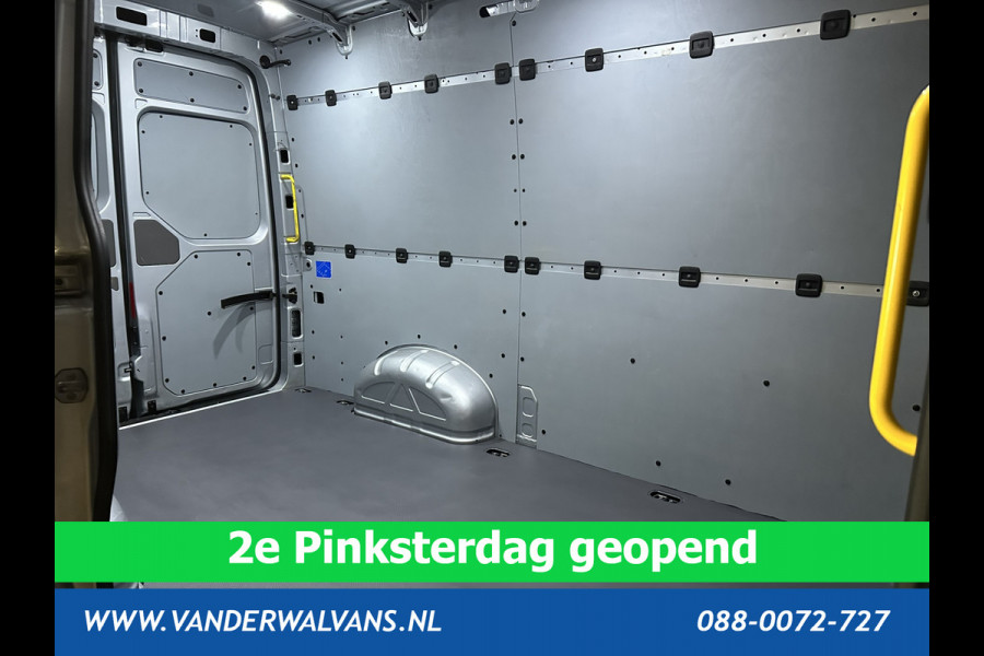 Volkswagen Crafter 2.0 TDI 140 pk L3H3 L2H2 Euro6 Airco | Navigatie | Apple Carplay | Cruisecontrol Android Auto, Bijrijdersbank, 3000kg trekvermogen, zilver