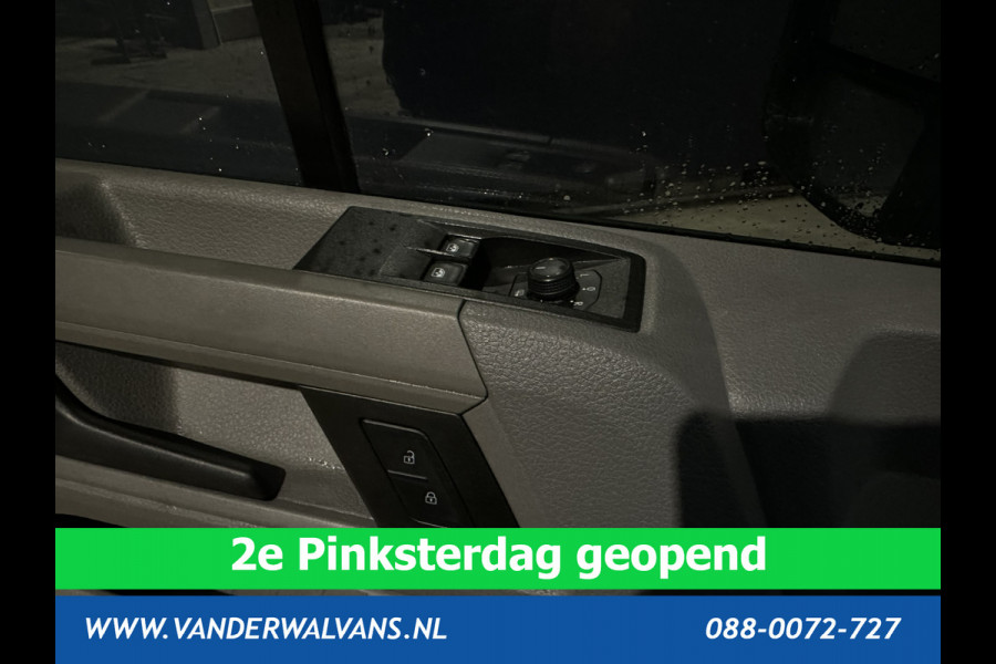 Volkswagen Crafter 2.0 TDI 140 pk L3H3 L2H2 Euro6 Airco | Navigatie | Apple Carplay | Cruisecontrol Android Auto, Bijrijdersbank, 3000kg trekvermogen, zilver
