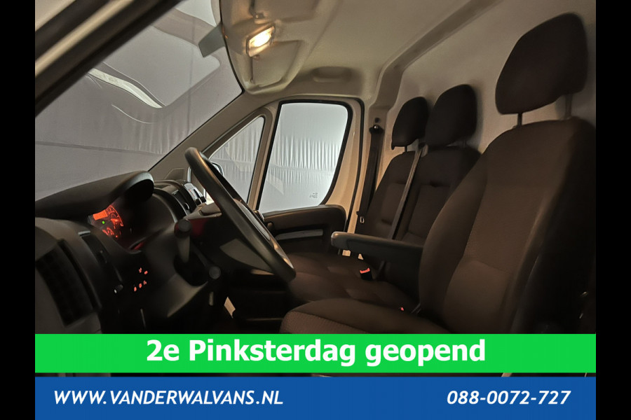 Peugeot Boxer 2.2 BlueHDi 120pk L1H1 Euro6 Airco | Camera | Navigatie | Trekhaak | Cruisecontrol Parkeersensoren, Bijrijdersbank