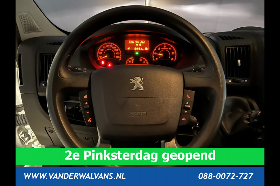 Peugeot Boxer 2.2 BlueHDi 120pk L1H1 Euro6 Airco | Camera | Navigatie | Trekhaak | Cruisecontrol Parkeersensoren, Bijrijdersbank