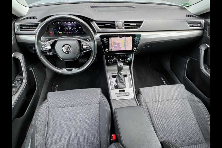 Škoda Superb Combi * Trekhaak * Digitale teller * Side&front assist *
