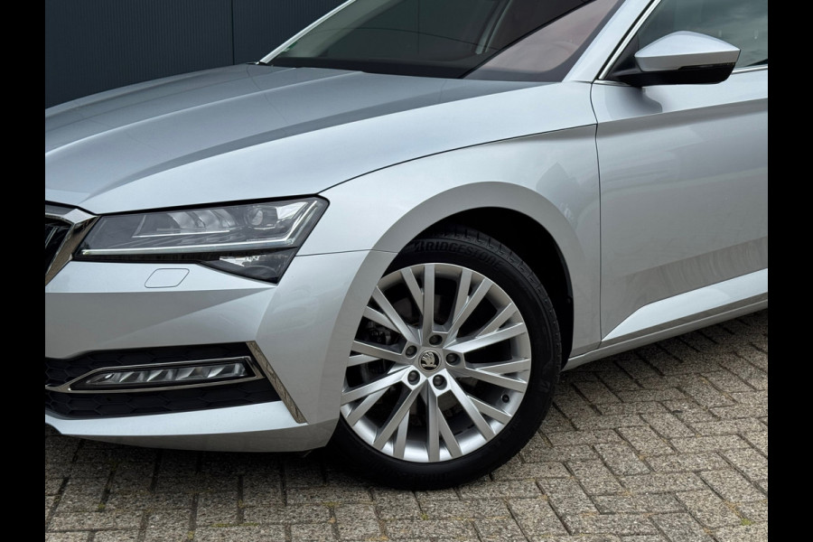 Škoda Superb Combi * Trekhaak * Digitale teller * Side&front assist *