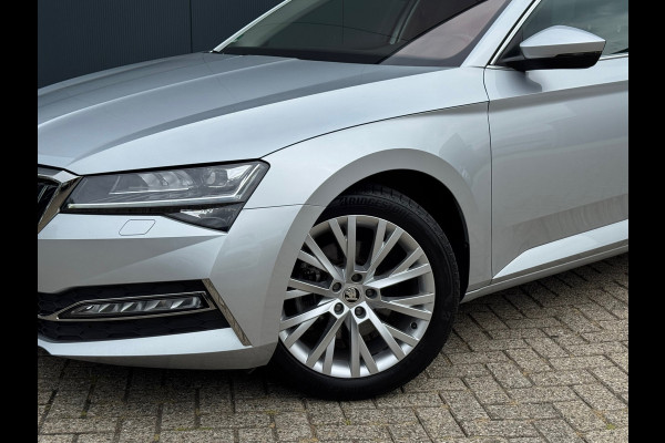 Škoda Superb Combi * Trekhaak * Digitale teller * Side&front assist *