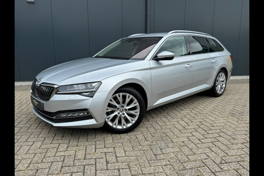Škoda Superb Combi * Trekhaak * Digitale teller * Side&front assist *