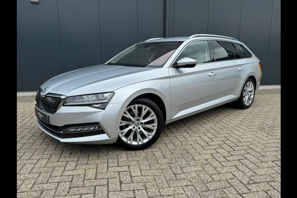Škoda Superb Combi * Trekhaak * Digitale teller * Side&front assist *