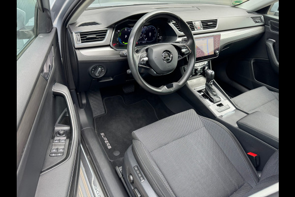 Škoda Superb Combi * Trekhaak * Digitale teller * Side&front assist *