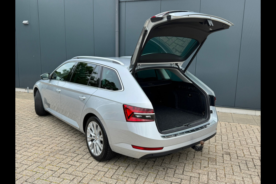 Škoda Superb Combi * Trekhaak * Digitale teller * Side&front assist *
